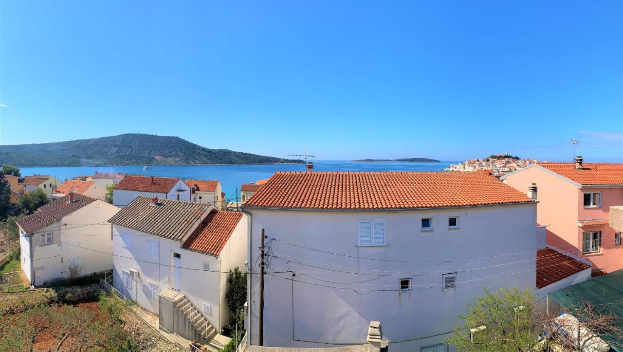 Roko Apartment House Primošten Eksteriør bilde