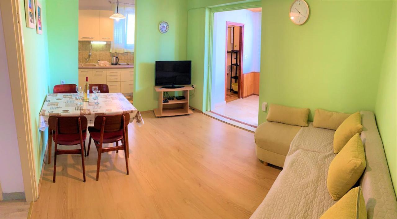 Roko Apartment House Primošten Eksteriør bilde