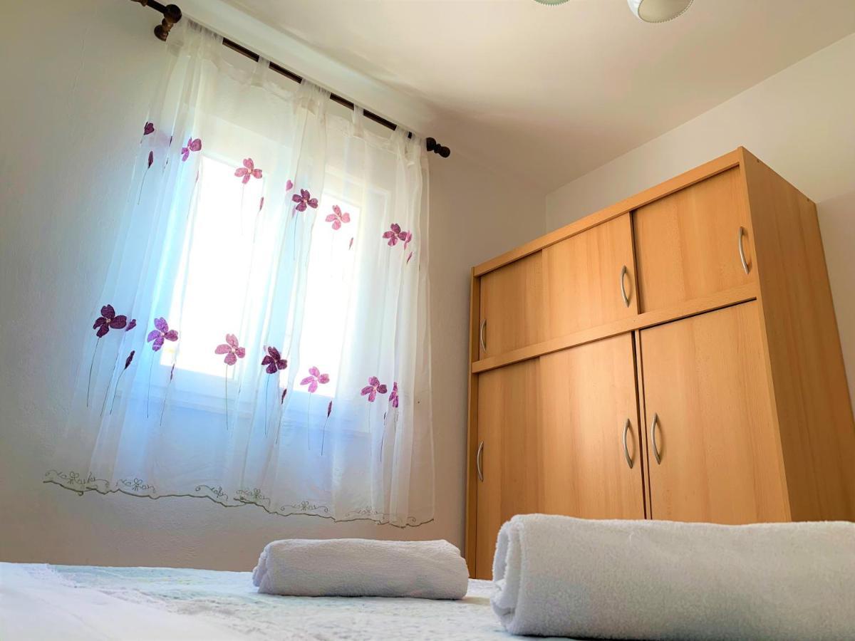 Roko Apartment House Primošten Eksteriør bilde