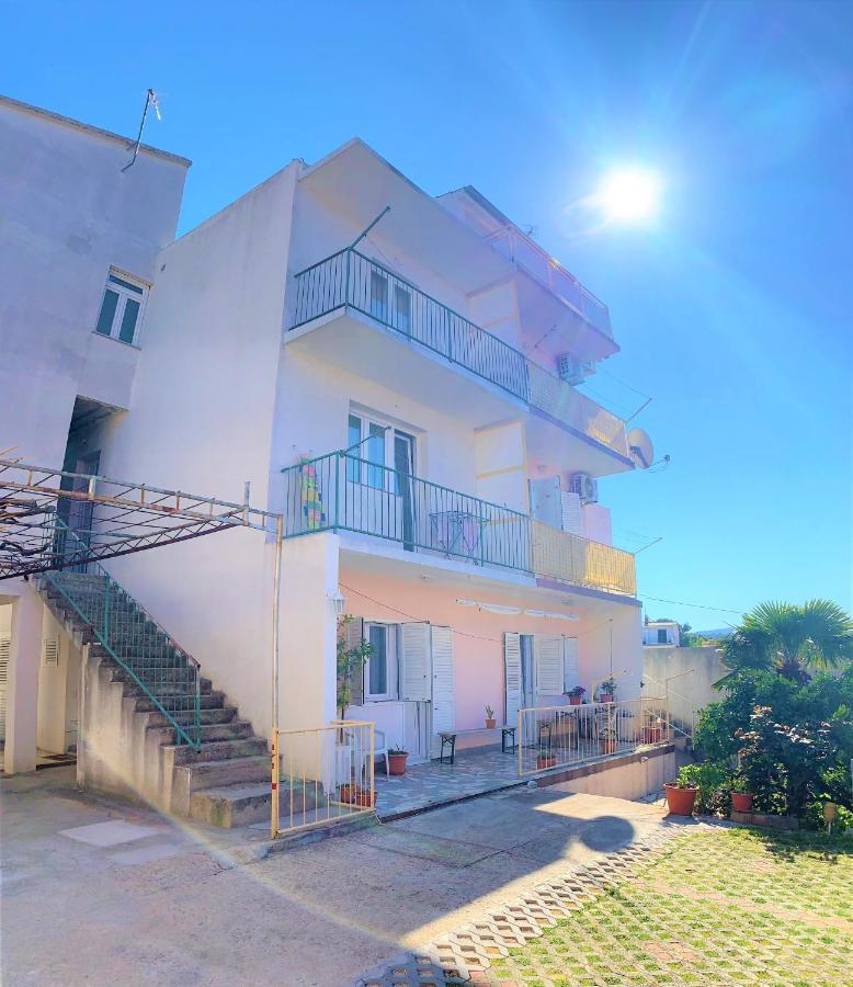 Roko Apartment House Primošten Eksteriør bilde